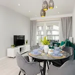 Turquoise Near The Royal Lazienki By Renters Apartment Warschau