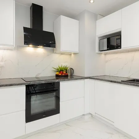 Turquoise Near The Royal Lazienki By Renters Varšava